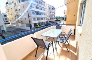 Balkón nebo terasa v ubytování 2Br Apt Coastal Comfort with Internet Access