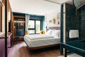 Ein Bett oder Betten in einem Zimmer der Unterkunft Hotel Schani UNO City