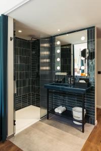 a bathroom with a sink and a mirror at Hotel Schani Uno City in Vienna