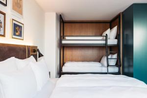 Ein Bett oder Betten in einem Zimmer der Unterkunft Hotel Schani UNO City