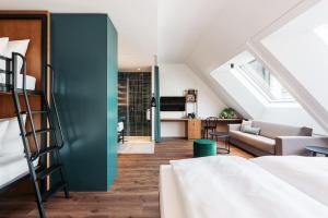 Ein Bett oder Betten in einem Zimmer der Unterkunft Hotel Schani UNO City
