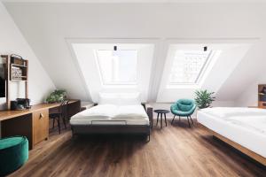 Ein Bett oder Betten in einem Zimmer der Unterkunft Hotel Schani UNO City