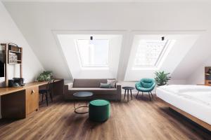 Ein Bett oder Betten in einem Zimmer der Unterkunft Hotel Schani UNO City
