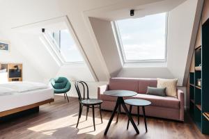 Ein Bett oder Betten in einem Zimmer der Unterkunft Hotel Schani UNO City