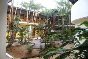 Un jardín fuera de Pousada A Cor Do Sol