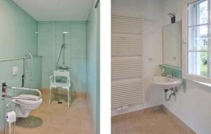 Duas fotografias de uma casa de banho com WC e lavatório. em Nice Home In Rheinsberg Ot Warenthi With Sauna em Warenthin