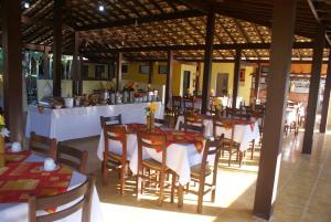 Un restaurante u otro lugar para comer en Pousada A Cor Do Sol