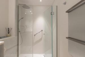 Łazienka w obiekcie Lujoso Apartamento con piscina en Paseo Maritimo Marbella