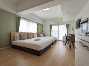 Postel nebo postele na pokoji v ubytování ESLEAD HOTEL Namba South Ⅰ