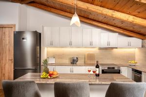 A kitchen or kitchenette at Mirabilia Loft - Amazing Views and Steps from Banana Beach