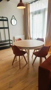 Χώρος καθιστικού στο Maison de bourg - wifi - checkin autonome