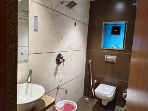 Ванна кімната в Hotel Express INN, Panvel