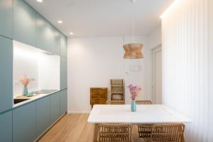 Dapur atau dapur kecil di Apartamentos Benicasim - La Casa Encendida