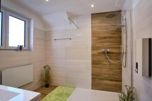 Koupelna v ubytování Appartements Das Charlie