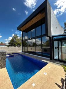 Bazén v ubytování Casa Serene Tagaytay (Pool, Deluxe, Relaxing Stay) nebo v jeho okolí