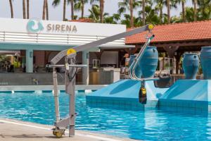 een glijbaan in een zwembad in een resort bij Cavo Maris Beach Hotel in Protaras