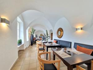 a restaurant with tables and chairs in a building at Schloß Ort in Passau