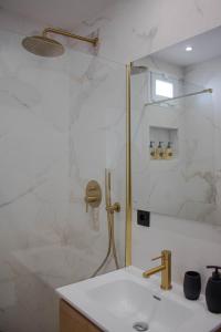 a bathroom with a shower and a sink at Casa Da´Mar in Marbella