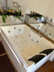 Φωτογραφία από το άλμπουμ του Casa Vacanze Il Belvedere Sui Sassi Suite στη Ματέρα +42 φωτογραφίες