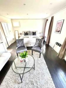 a living room with a bed and a table and chairs at Historical Police Station Building l Central Cambridge I Park View in Cambridge