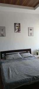 Кровать или кровати в номере Kings'Palms Residence01
