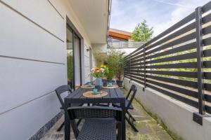a table and chairs on the balcony of a house at Suite Casa dell'Eden vicino F1/San Gerardo/Monza in Lissone