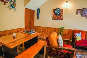 Posezení v ubytování Nature Valley View Resort Manali 2 Bedrooms luxury Cottages and Valley view + 37 fotografií