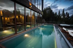A piscina localizada em Uman Lodge Patagonia Chile ou nos arredores