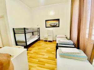 COMFORT INN ROMA TERMINI客房内的一张或多张床位