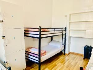 COMFORT INN ROMA TERMINI客房内的一张或多张床位