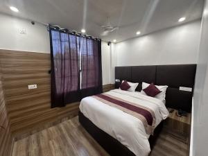 Postel nebo postele na pokoji v ubytování Hotel Obsidian Red