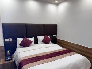 Postel nebo postele na pokoji v ubytování Hotel Obsidian Red