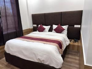 Postel nebo postele na pokoji v ubytování Hotel Obsidian Red