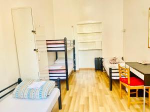COMFORT INN ROMA TERMINI客房内的一张或多张床位