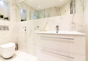 Phòng tắm tại GuestReady - Impressionante 2BR Flat com Vista Terraço e Mar