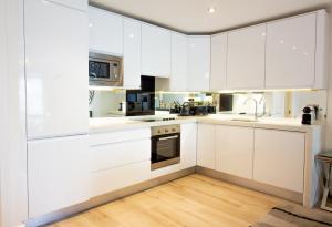 GuestReady - Impressionante Flat com Vista Terraço的厨房或小厨房