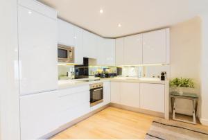 GuestReady - Impressionante Flat com Vista Terraço的厨房或小厨房