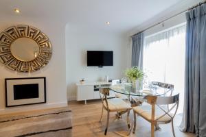 GuestReady - Impressionante Flat com Vista Terraço的电视和/或娱乐中心