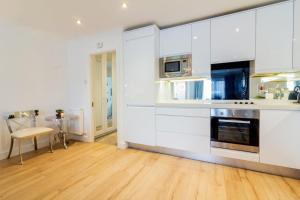 GuestReady - Impressionante Flat com Vista Terraço的厨房或小厨房