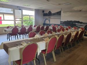 Veitingastaður eða matsölustaður á Logis Hôtel Lucotel