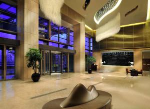 a lobby of a building with a sculpture in the middle at Kempinski Hotel Yinchuan in Yinchuan