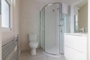 a bathroom with a shower and a toilet and a sink at GuestReady - Relax and Explore in Dundrum in Dublin