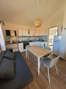 Kuchyň nebo kuchyňský kout v ubytování Surf House Mirice