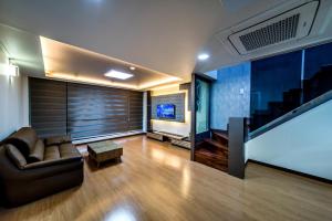 TV a/nebo společenská místnost v ubytování Sanbangsanae Resort
