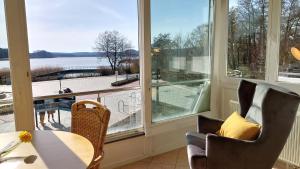 Ein Sitzbereich in der Unterkunft Villa Schwan by Rujana