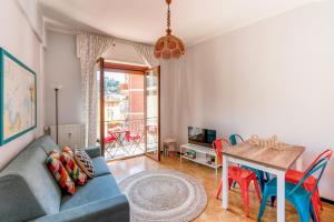 a living room with a blue couch and a table at [Free Parking] Un angolo di sole a MareBu! in Rapallo