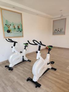 three exercise bikes are lined up in a room at Piscine privative et prestations haut de gamme in Dakar