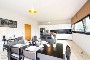 Η κουζίνα ή μικρή κουζίνα στο Villa Rural La Torre by Hacienda Alfacara