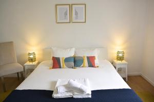 a bedroom with a large white bed with two lamps at Nature et al House - Farmhouse in Batalha