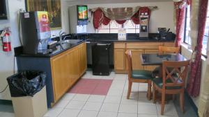 A kitchen or kitchenette at Calimesa Inn